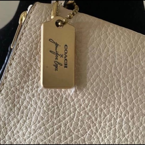 Coach X Jennifer Lopez Corner Zip Wristlet With Nyc Skyline - Picture 2 of 2